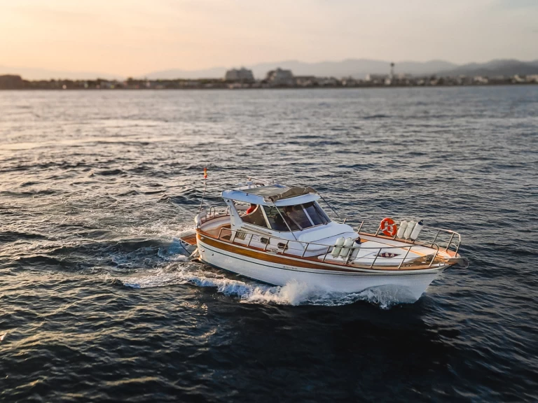 Boot mieten Platja d'Aro günstig Sorrento 32 Semi Cabinato