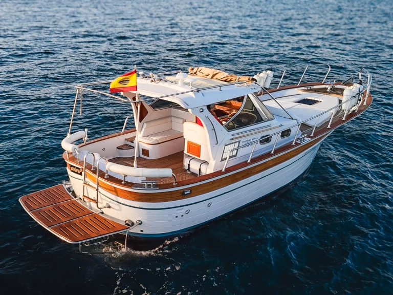 Bootsverleih Fratelli Aprea Sorrento 32 Semi Cabinato Platja d'Aro Samboat