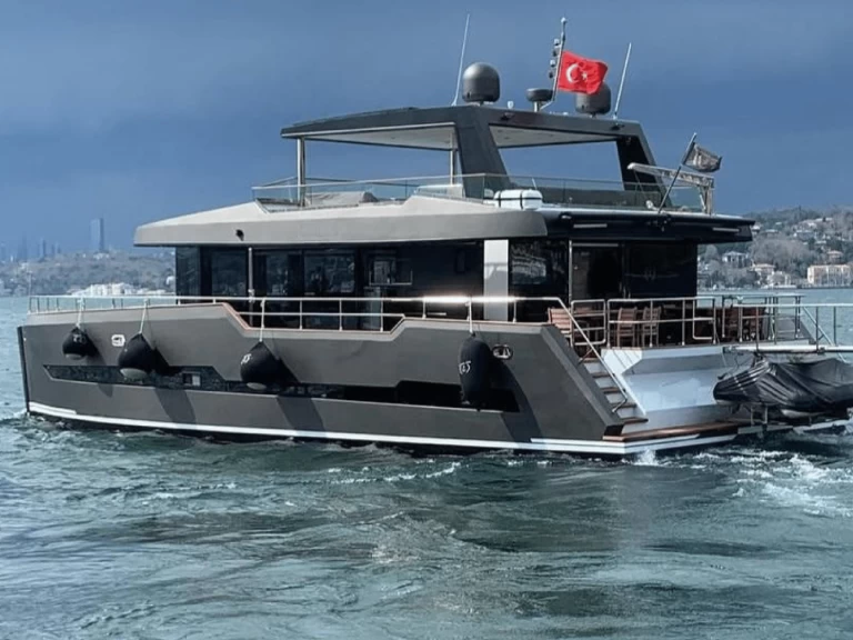 Katamaran mieten in Torba - Custom Made Luxury Catamaran