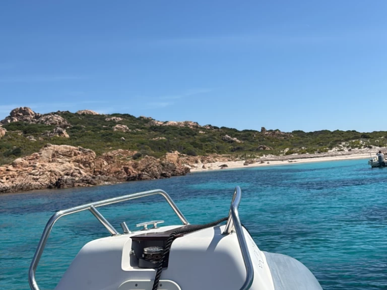 YachtCharter in Marina di Cugnana - Sacs Sacs S 680 Ghost auf SamBoat