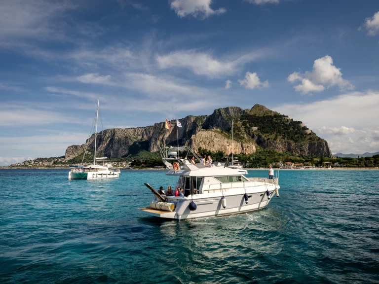 Motorboot mieten in La Cala (porto Palermo) zum besten Preis