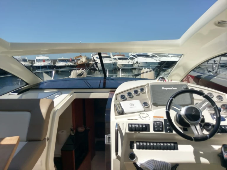 Ein Prestige Prestige 390 S mieten in Juan-les-Pins