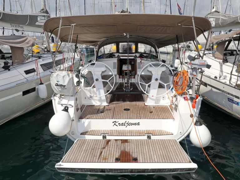 Ein Bavaria Cruiser 41S mieten in Murter-Kornati
