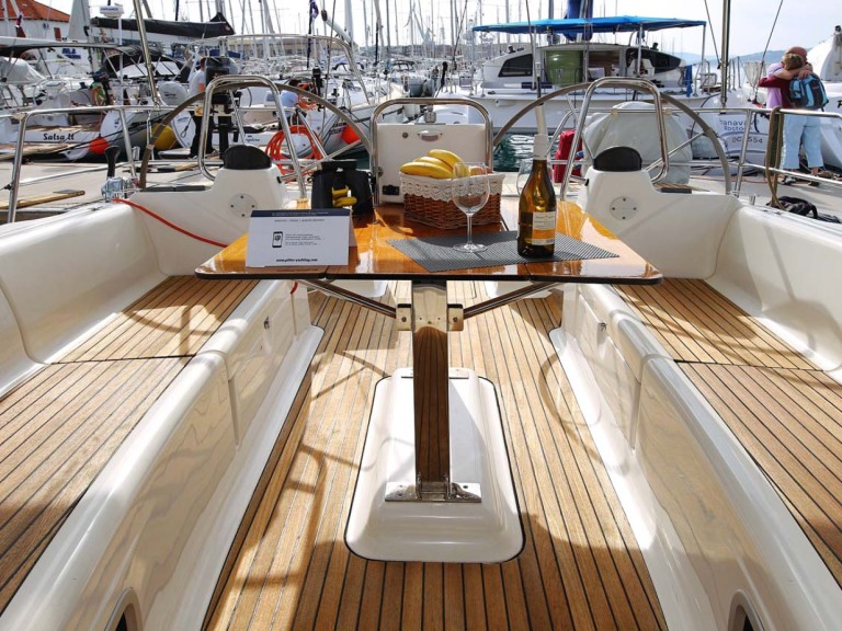 YachtCharter in Jezera - Bavaria Bavaria 43 Cruiser auf SamBoat