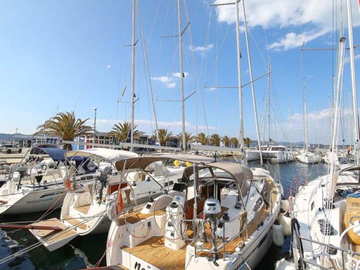 Segelboot mit oder ohne Skipper Bavaria mieten in Jezera