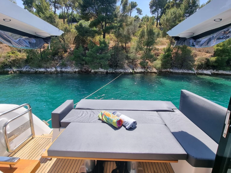 Yacht mieten in Kaštela - Sealine Sealine C390