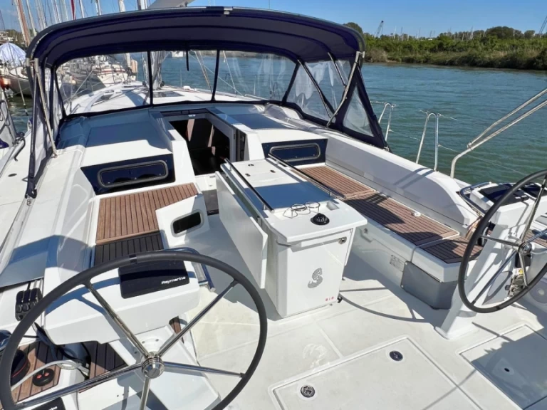 YachtCharter in Furnari - Bénéteau Oceanis 51.1 auf SamBoat