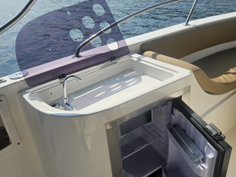 Vermietung Motorboot Eolo mit Führerschein