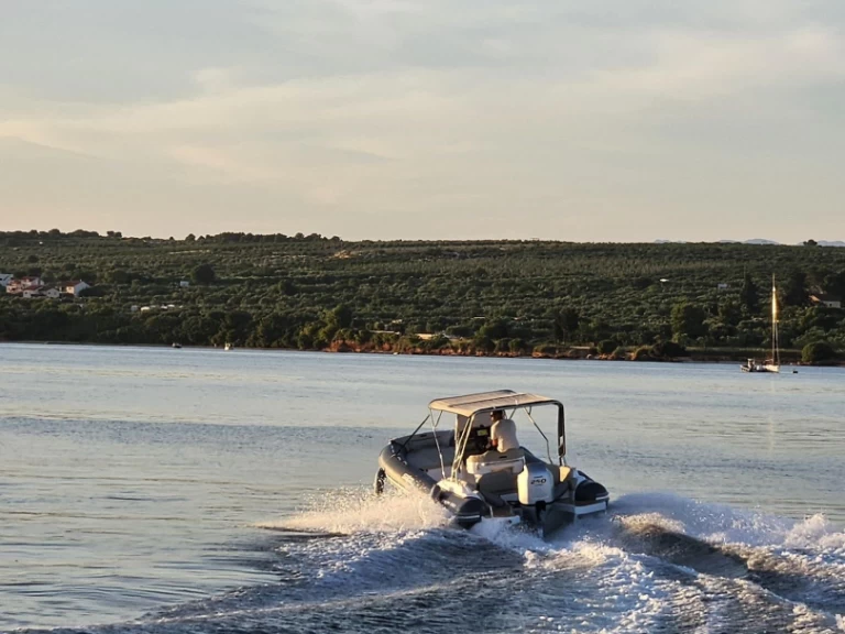 Schlauchboot mieten in Tkon - Salpa Salpa Soleil 24.5