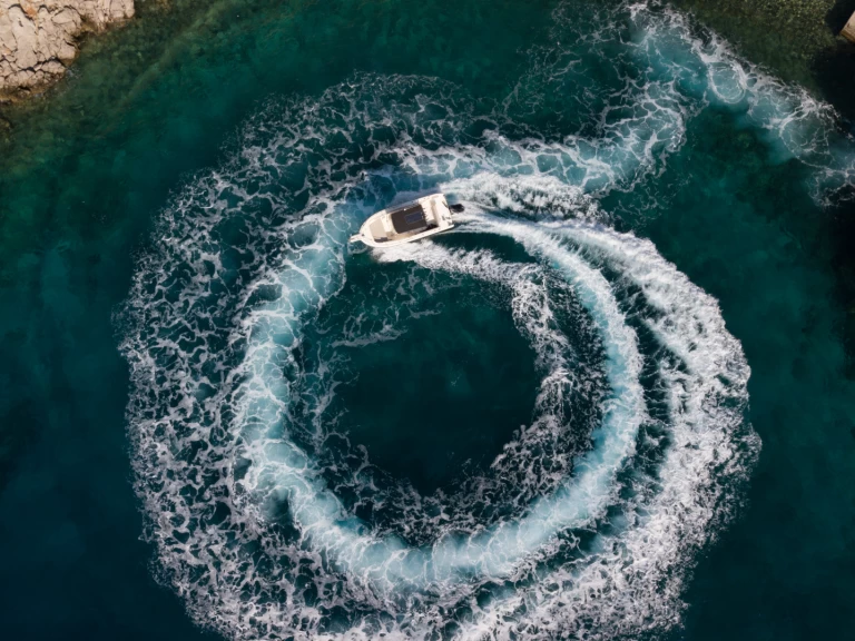 Motorboot mit oder ohne Skipper Boston Whaler mieten in Ýdra