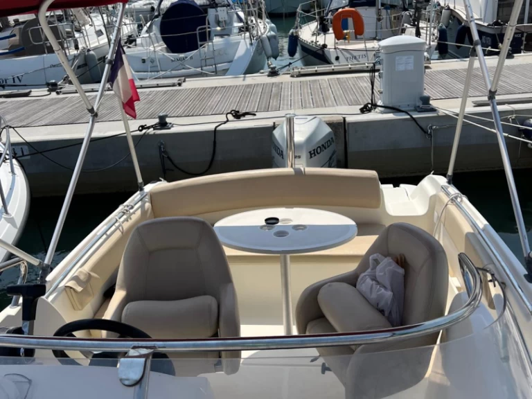 Motorboot mit oder ohne Skipper Jeanneau mieten in Les Issambres