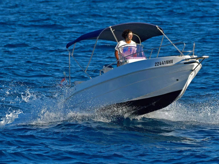 Motorboot mit oder ohne Skipper Blumax mieten in Hvar