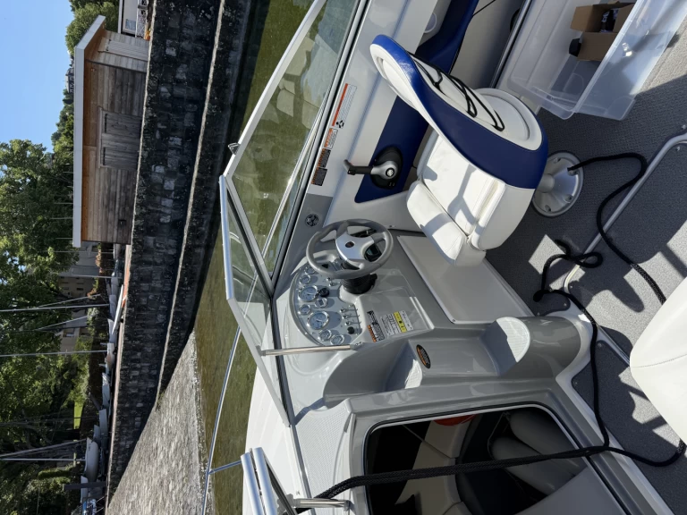 Motorboot mieten in Évian-les-Bains zum besten Preis