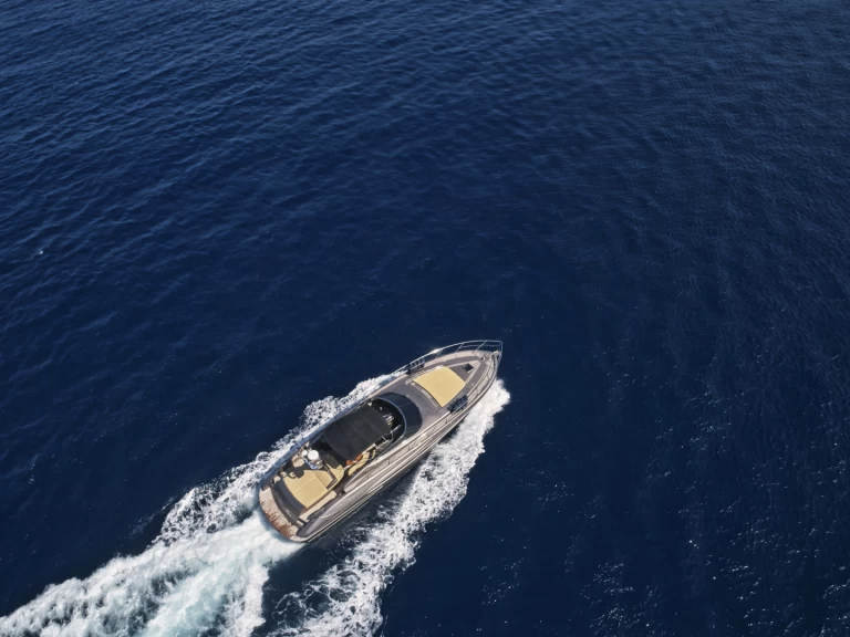 Yacht mieten in Limáni Lavríou zum besten Preis