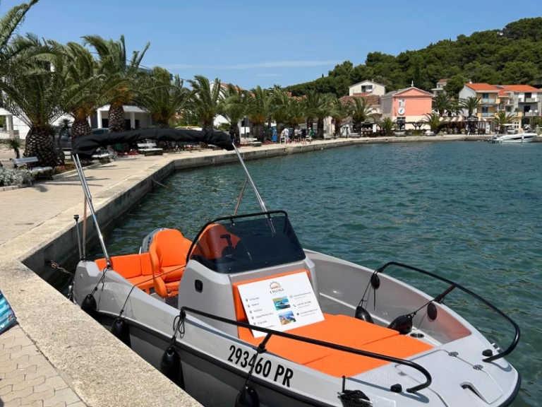 Quicksilver Activ 555 Open mieten Kukljica