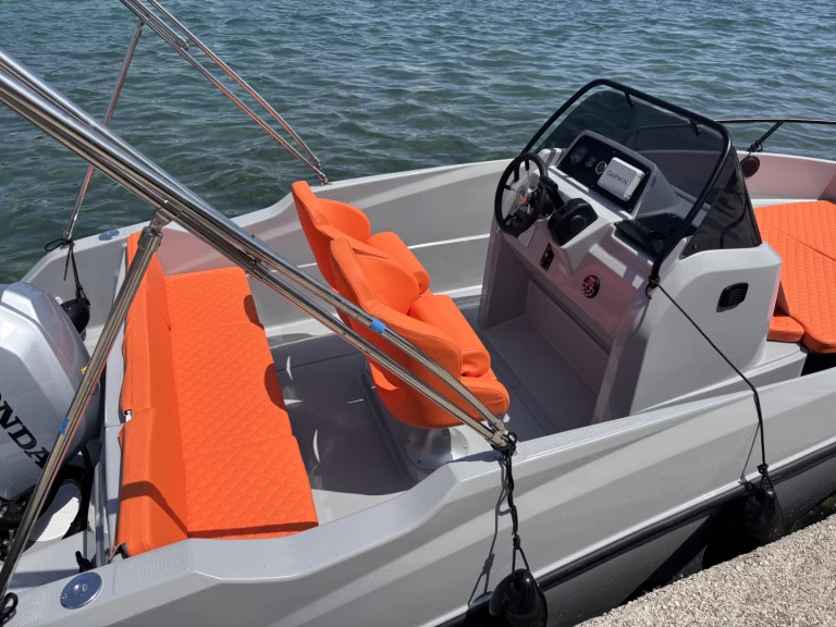 Ein Quicksilver Activ 555 Open mieten in Kukljica