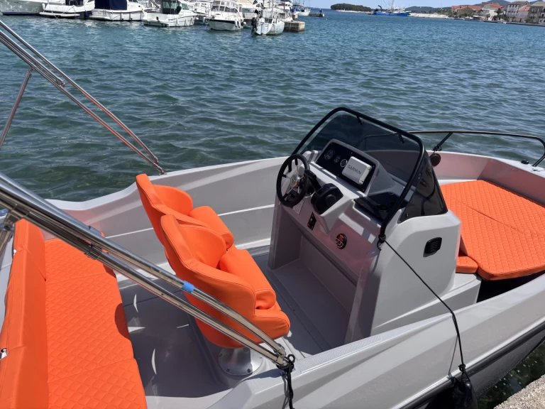 Boot mieten Kukljica günstig Activ 555 Open