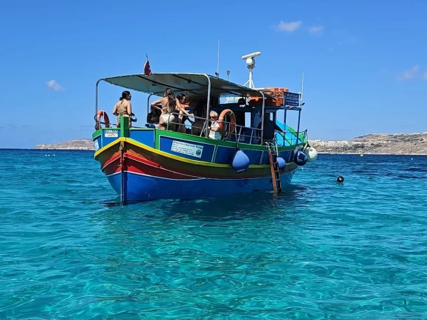 Motorboot mit oder ohne Skipper Custom Made mieten in Mellieħa