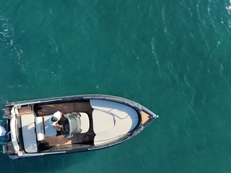Motorboot mit oder ohne Skipper Poseidon mieten in Fira