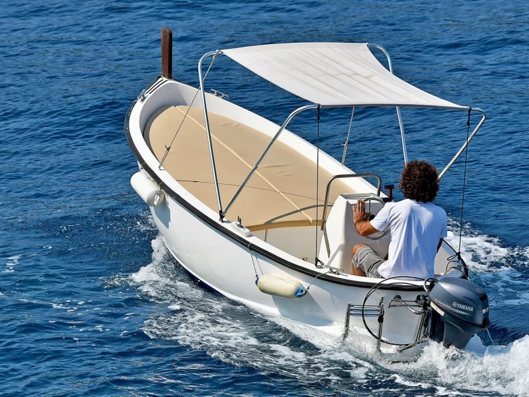 Vermietung Motorboot Albona mit Führerschein