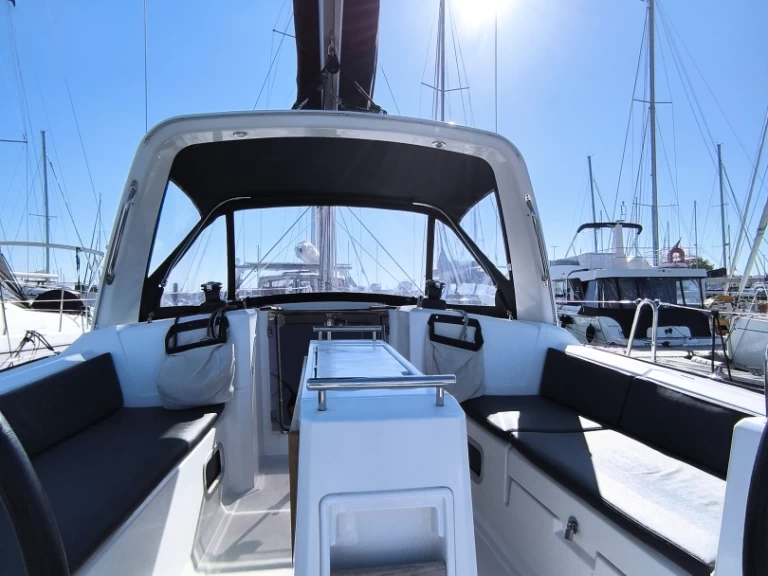 YachtCharter in Les Sables-d'Olonne - Bénéteau Oceanis 35 auf SamBoat