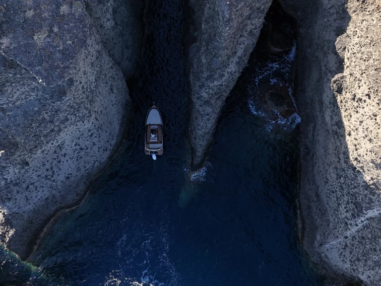 Bootsverleih Poseidon Black Edition Fira Samboat