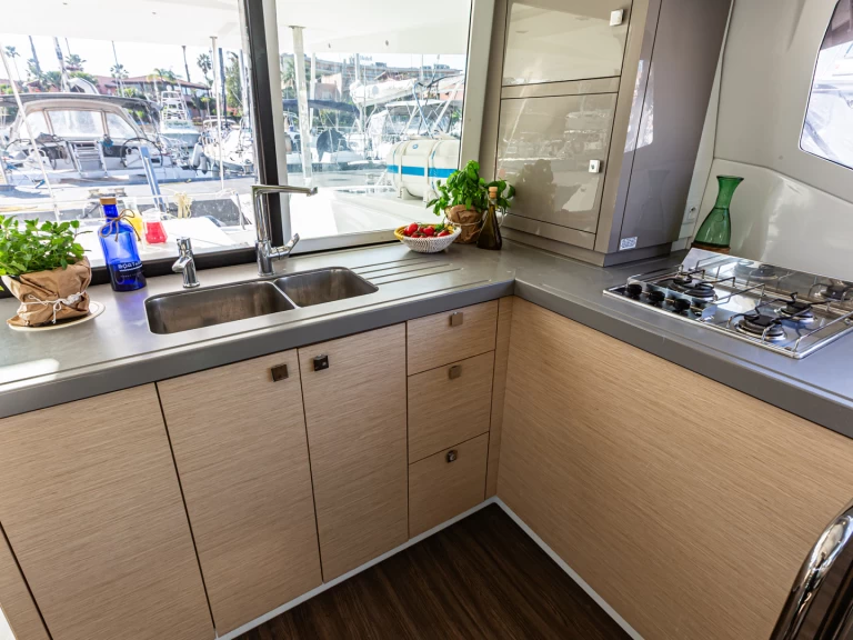 Ein Fountaine Pajot Lucia 40 mieten in Furnari