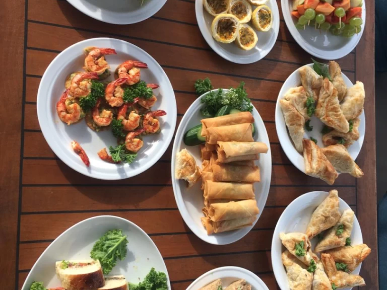 Boot mieten Trincomalee günstig catamaran