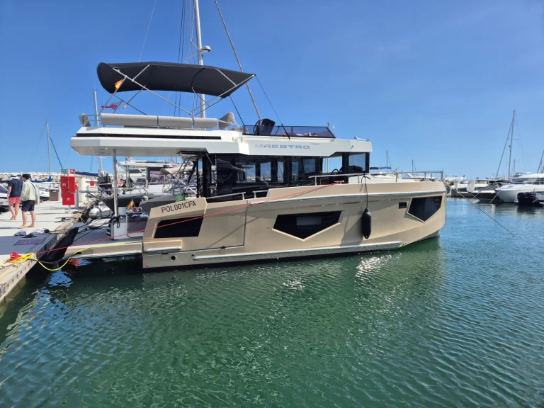 Cobra Maestro 42 mieten Puerto Banús