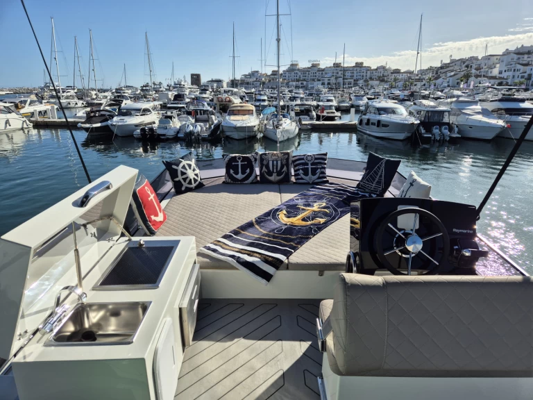 Ein Cobra Maestro 42 mieten in Puerto Banús