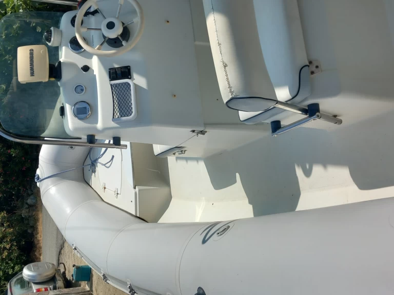 Schlauchboot mieten in Sainte-Lucie de Porto-Vecchio - Zodiac Explorer 640