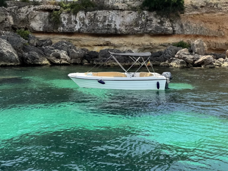 Motorboot mit oder ohne Skipper Polyester Yacht mieten in Palma de Mallorca