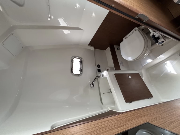 Ein Jeanneau Cap Camarat 9.0 CC mieten in Cannes