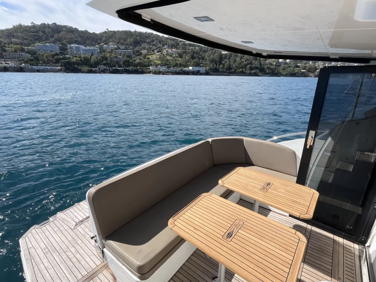 Ein Galeon Galeon 360 Fly mieten in Cannes