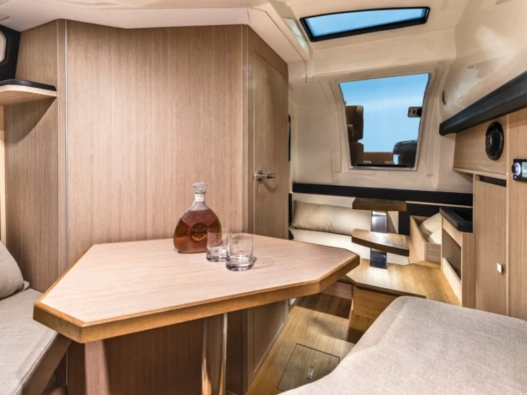 Motorboot mit oder ohne Skipper Cranchi mieten in Cannes