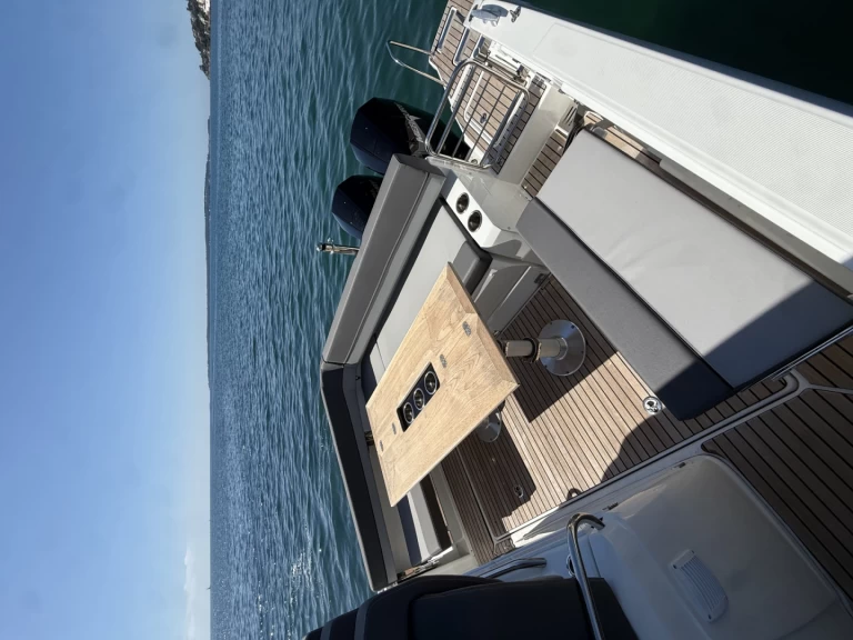 Jeanneau Cap Camarat 9.0 CC mieten Cannes