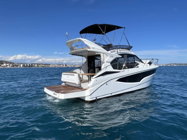 Ein Galeon Galeon 360 Fly mieten in Cannes
