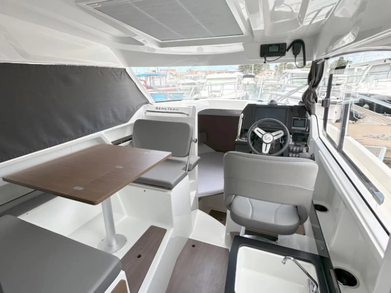 Motorboot mieten in Borik Marina - Bénéteau Antares 8 OB