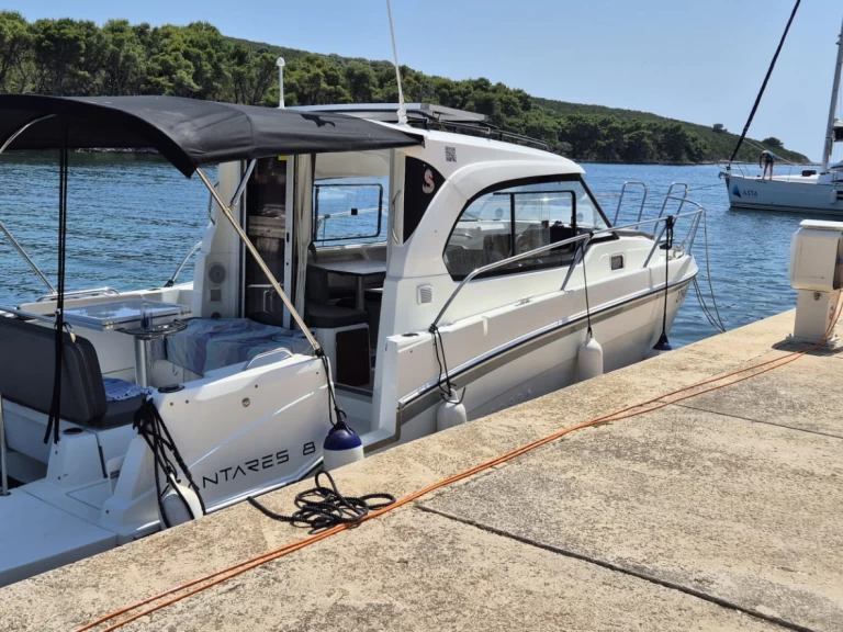 Motorboot mit oder ohne Skipper Bénéteau mieten in Borik Marina