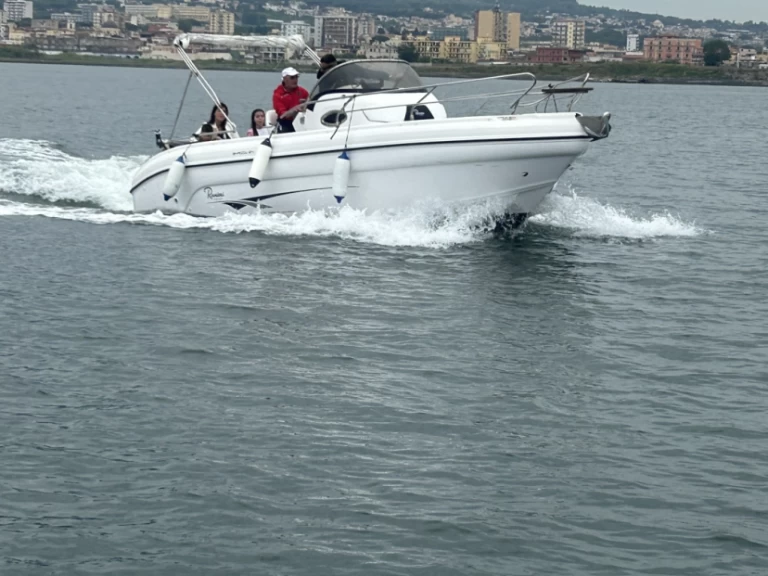 Ein Ranieri Shadow 24 S mieten in Torre Annunziata