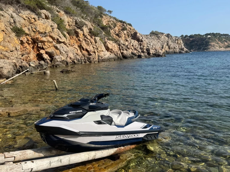 Jetski mit oder ohne Skipper Sea-Doo mieten in Marina Ibiza