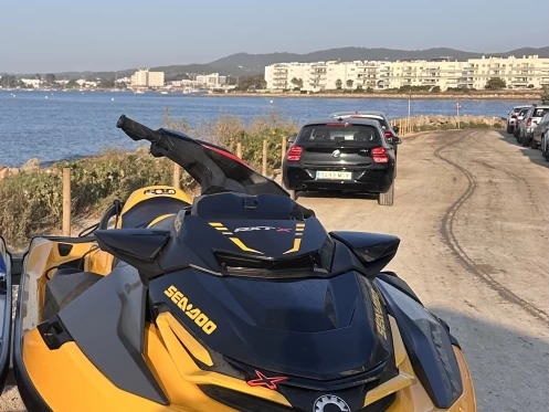 Ein Sea-Doo RXT X 300 mieten in Marina Ibiza
