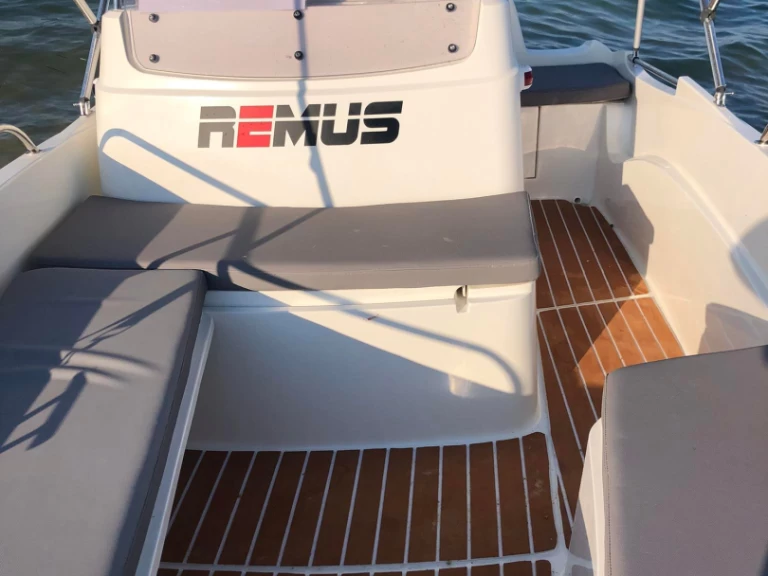 Motorboot mit oder ohne Skipper Remus mieten in Vourvourou