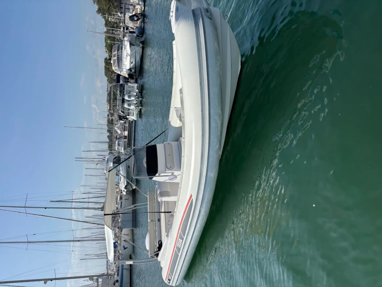Ein Selva Selva D650 Ds mieten in Saint-Raphaël