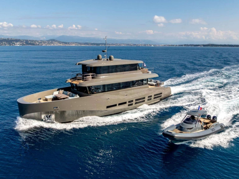 Ein WALLY YACHTS KOKONUT'S WALLY mieten in Antibes