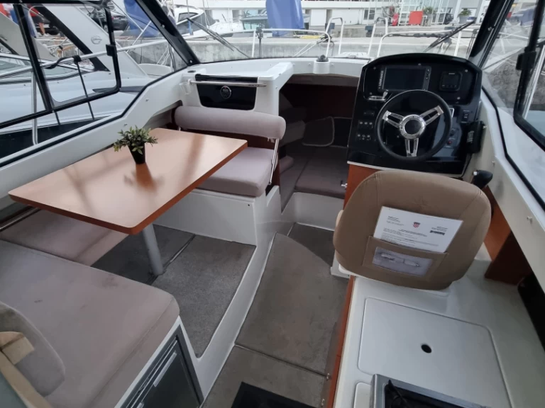 Motorboot mit oder ohne Skipper Jeanneau mieten in Opatija