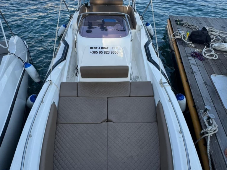 Schlauchboot mieten in Hvar zum besten Preis