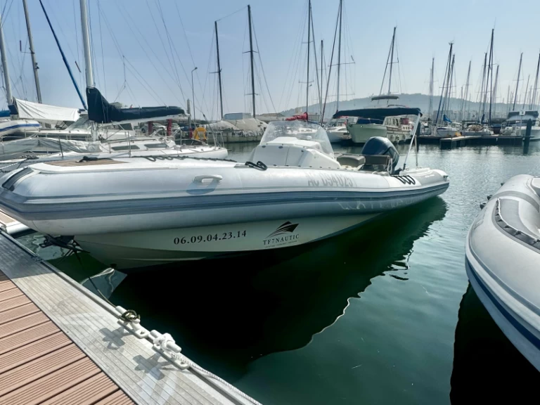 Schlauchboot mit oder ohne Skipper Kelt mieten in Sète