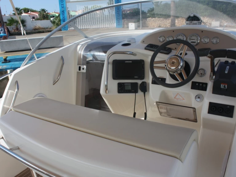 Motorboot mit oder ohne Skipper Jeanneau mieten in Fornells