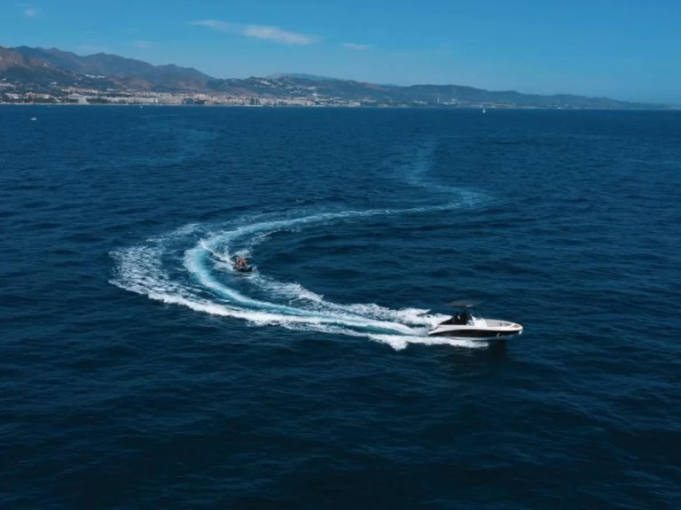 Motorboot mit oder ohne Skipper Suzuki mieten in Marbella